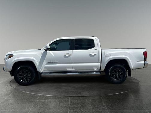 White 2022 Toyota Tacoma SR5