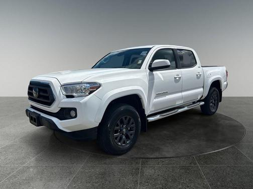 White 2022 Toyota Tacoma SR5