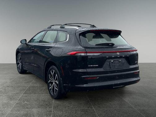 Black 2025 Toyota Crown Signia XLE