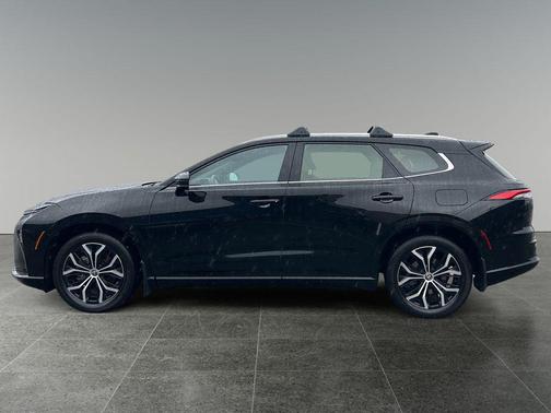 Black 2025 Toyota Crown Signia XLE