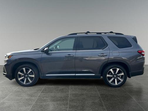 Gray 2023 Honda Pilot AWD Elite