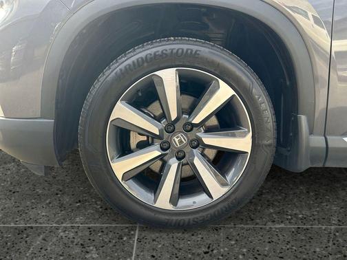 Gray 2023 Honda Pilot AWD Elite