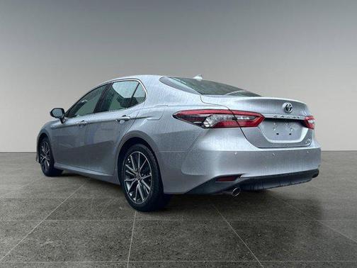 2021 Toyota Camry Hybrid XLE