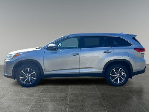 Celestial Silver Metallic 2019 Toyota Highlander XLE