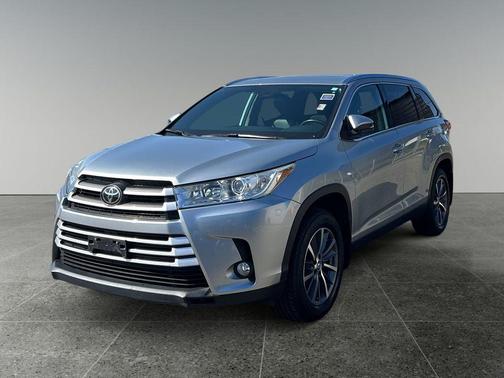 Celestial Silver Metallic 2019 Toyota Highlander XLE