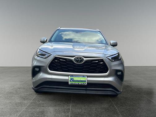 Celestial Silver Metallic 2022 Toyota Highlander XLE