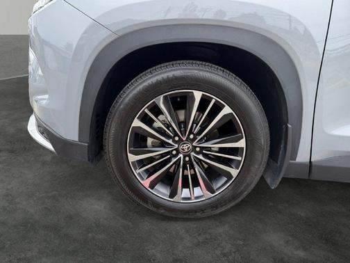 Cement 2025 Toyota Grand Highlander Hybrid Limited MAX