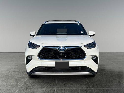 2021 Toyota Highlander Hybrid Platinum