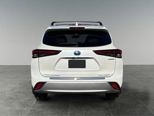2021 Toyota Highlander Hybrid Platinum