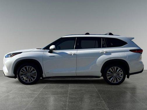 2021 Toyota Highlander Hybrid Platinum