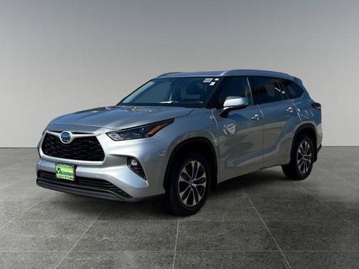 2022 Toyota Highlander Hybrid XLE