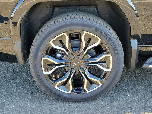2025 GMC Sierra EV Denali
