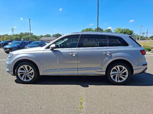 2022 Audi Q7 55 Premium Plus