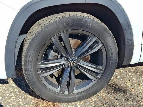 2022 Volkswagen Atlas Cross Sport 2.0T SEL R-Line