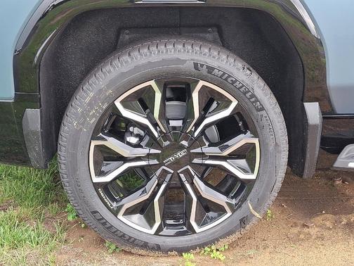 2025 GMC Sierra EV Denali