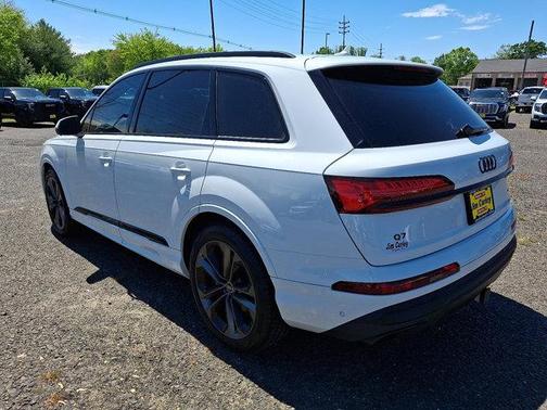 Glacier White Metallic 2025 Audi Q7 55 Premium Plus
