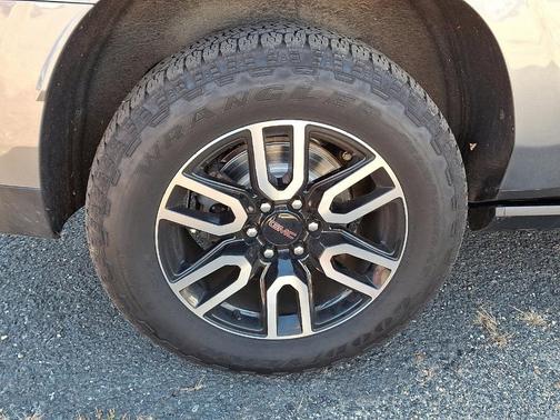 2022 GMC Yukon XL AT4
