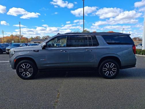 2022 GMC Yukon XL AT4