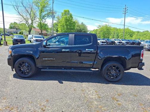 Onyx Black 2022 GMC Canyon Denali