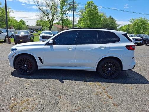 Mineral White Metallic 2022 BMW X5 xDrive40i