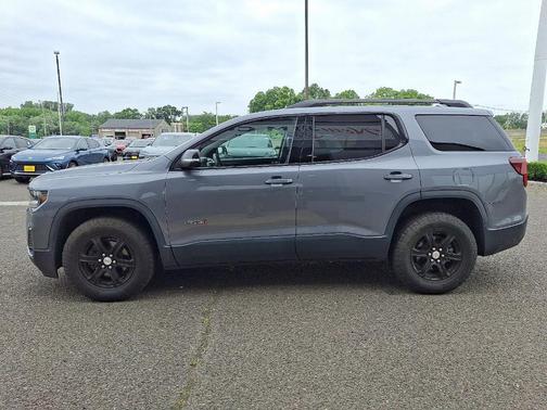 2022 GMC Acadia AT4