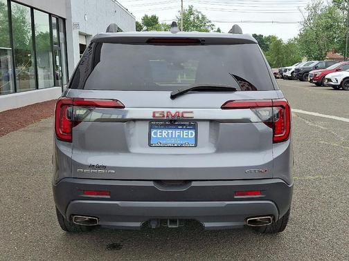 2022 GMC Acadia AT4