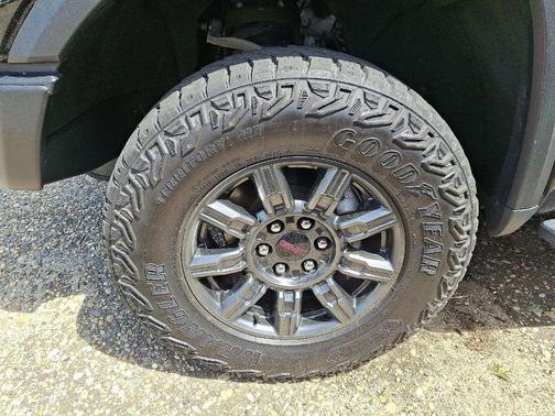Onyx Black 2024 GMC Sierra 1500 AT4X