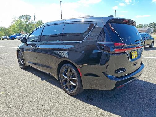2021 Chrysler Pacifica Touring-L