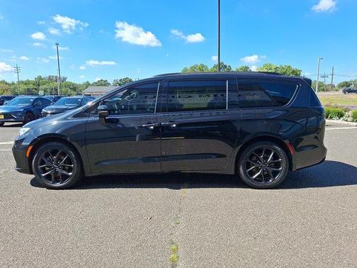 2021 Chrysler Pacifica Touring-L