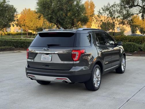 Gray 2016 Ford Explorer Limited