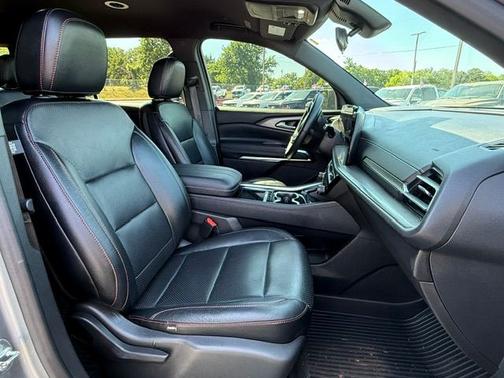 Sterling Gray Metallic 2024 Chevrolet Traverse LT