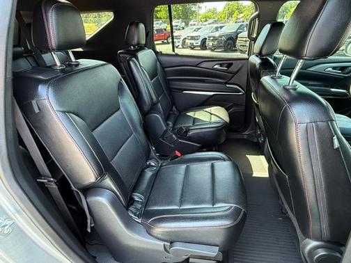 Sterling Gray Metallic 2024 Chevrolet Traverse LT