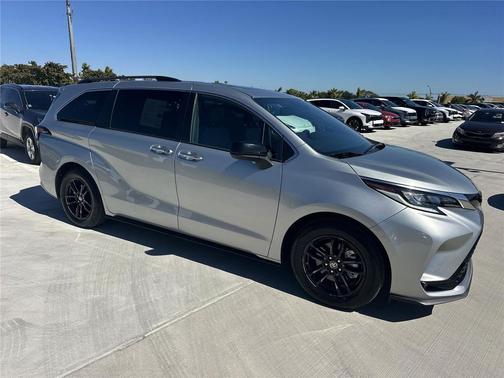 2023 Toyota Sienna XSE 7 Passenger