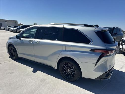 2023 Toyota Sienna XSE 7 Passenger