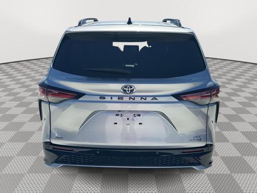 2023 Toyota Sienna XSE 7 Passenger