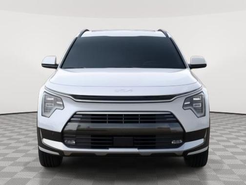 Snow White Pearl 2026 Kia Niro Touring