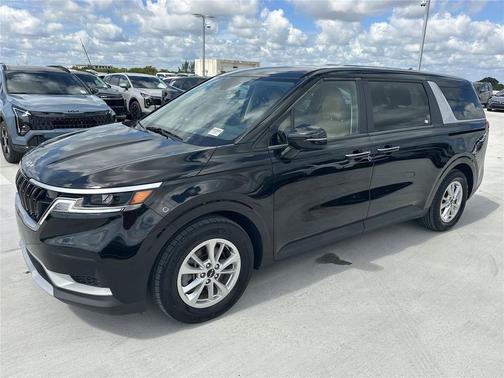 2024 Kia Carnival LX