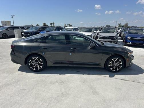 2025 Kia K5 EX