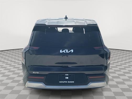 2026 Kia EV9 Light Short Range