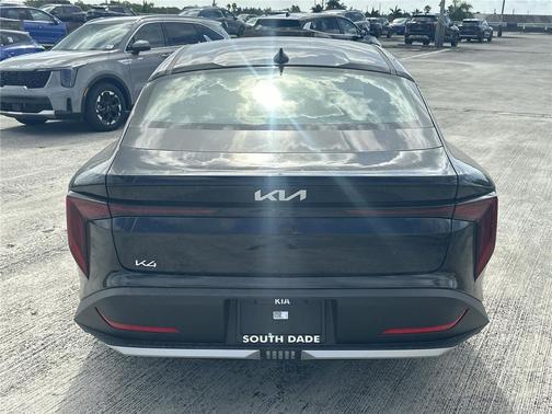 Aurora Black Pearl 2026 Kia K4 LX