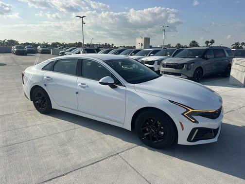 2025 Kia K5 LXS
