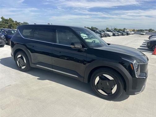 2026 Kia EV9 Light Short Range