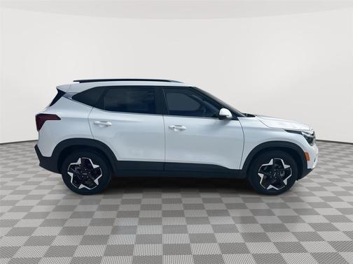 Snow White Pearl 2025 Kia Seltos EX