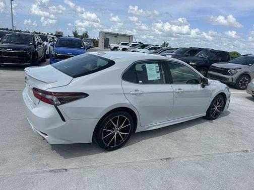 2022 Toyota Camry SE