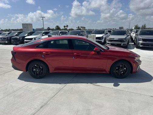 2025 Kia K5 LXS