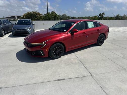 2025 Kia K5 LXS