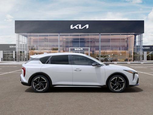 Snow White Pearl 2026 Kia K4 GT-Line
