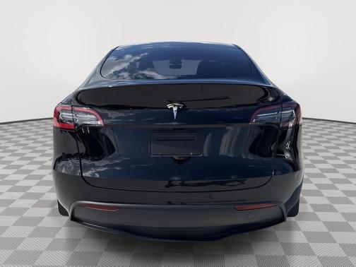 2024 Tesla Model Y Long Range Single Motor Rear-Wheel Drive