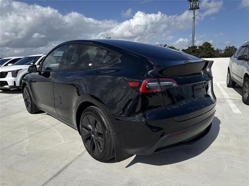 2024 Tesla Model Y Long Range Single Motor Rear-Wheel Drive