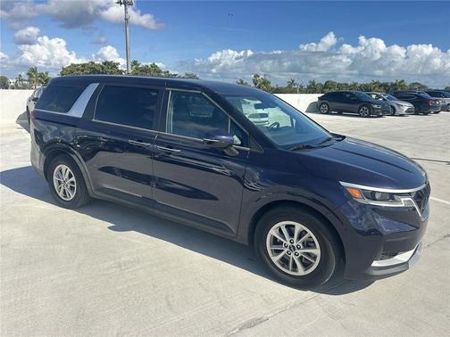 2024 Kia Carnival LX